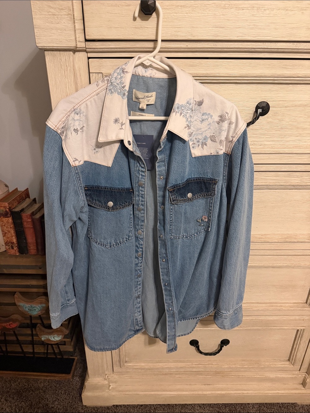 Universal Thread Light Blue Denim Western Jacket with Cream Floral Yoke